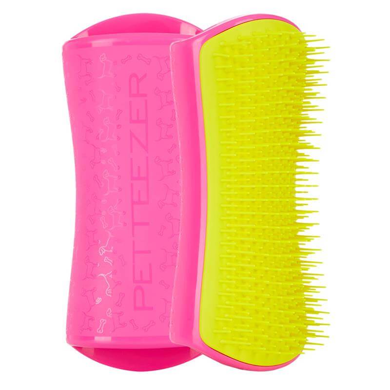 Detangling dog brush by Pet Teezer